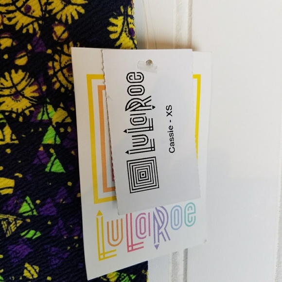 LuLaRoe Cassie Purple & Yellow Floral Print XS - Picture 2 of 4